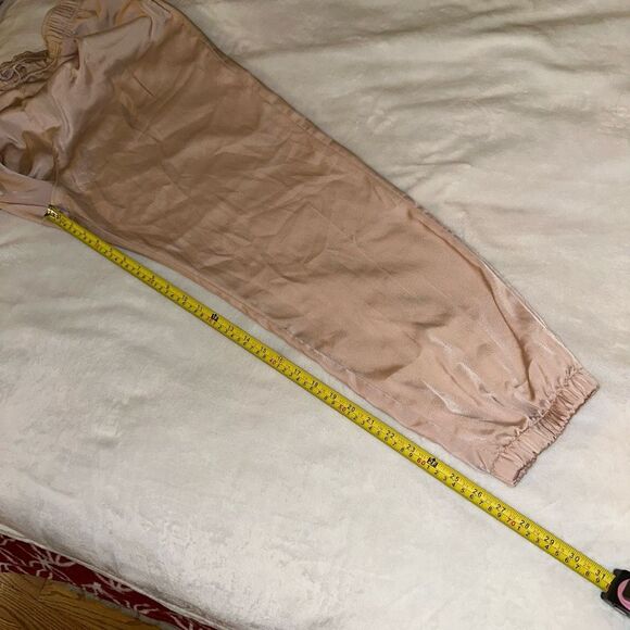 Uniqlo Medium Light Pink Satin High Rise Women’s Jogger Pants EUC No Flaws - Picture 8 of 8